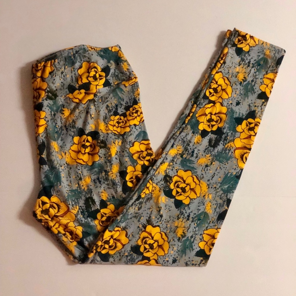 LuLaRoe Tall & Curvy Leggings